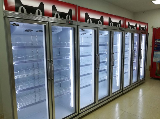 超市定制天猫LOGO饮料展示柜实拍
