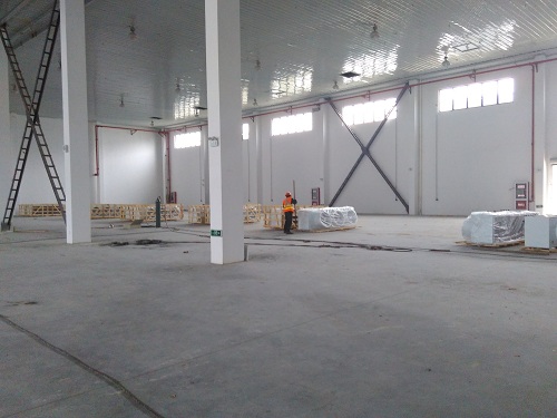 正在建造中的大型物流阴凉库