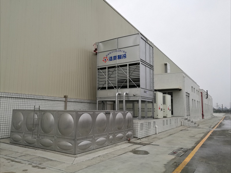 图示冷库压缩机组及冷凝器