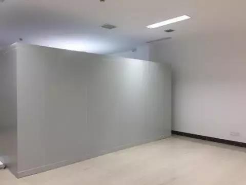 图为疾控中心医药冷库内部实拍