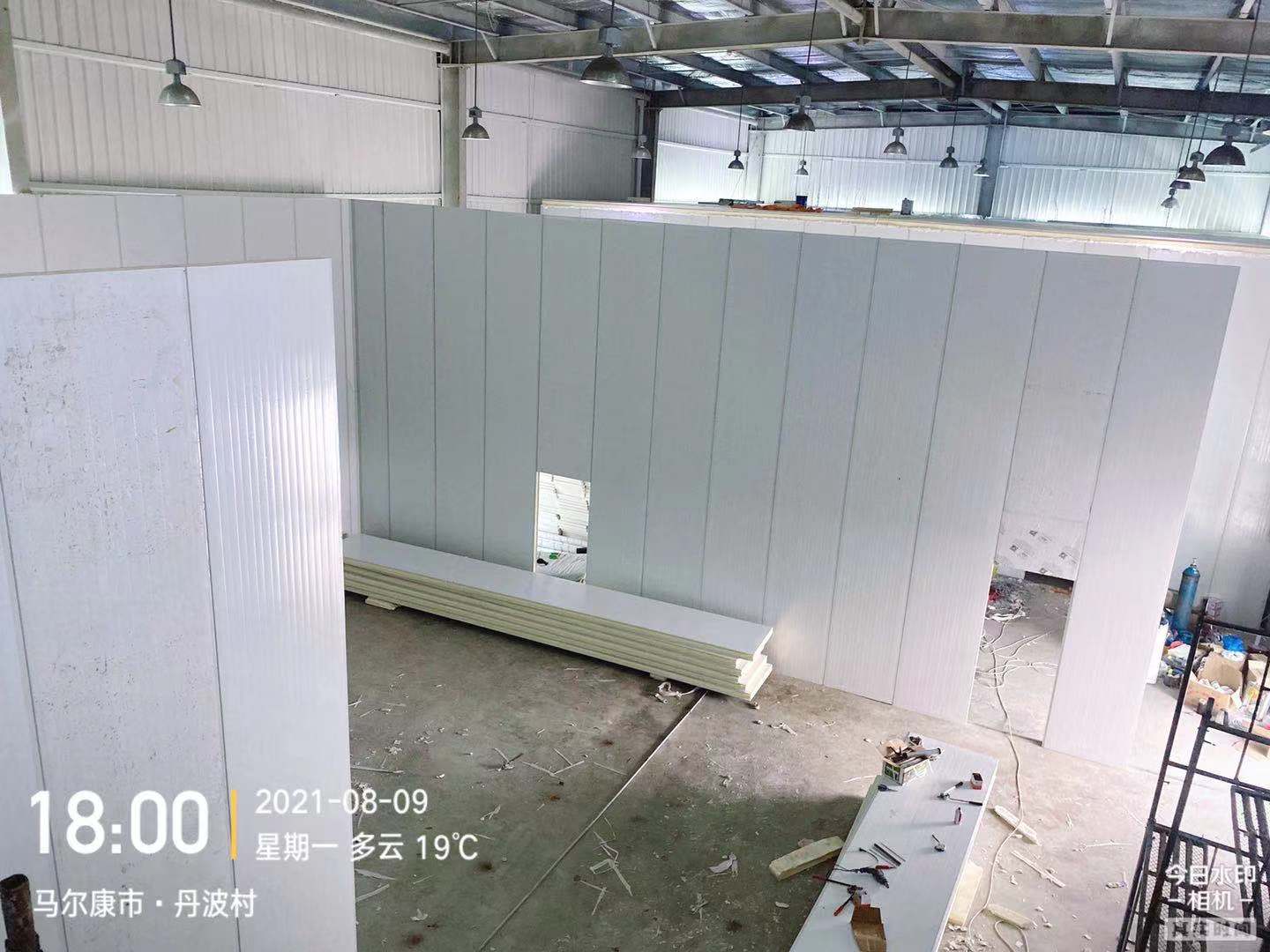 图为正在拼库板