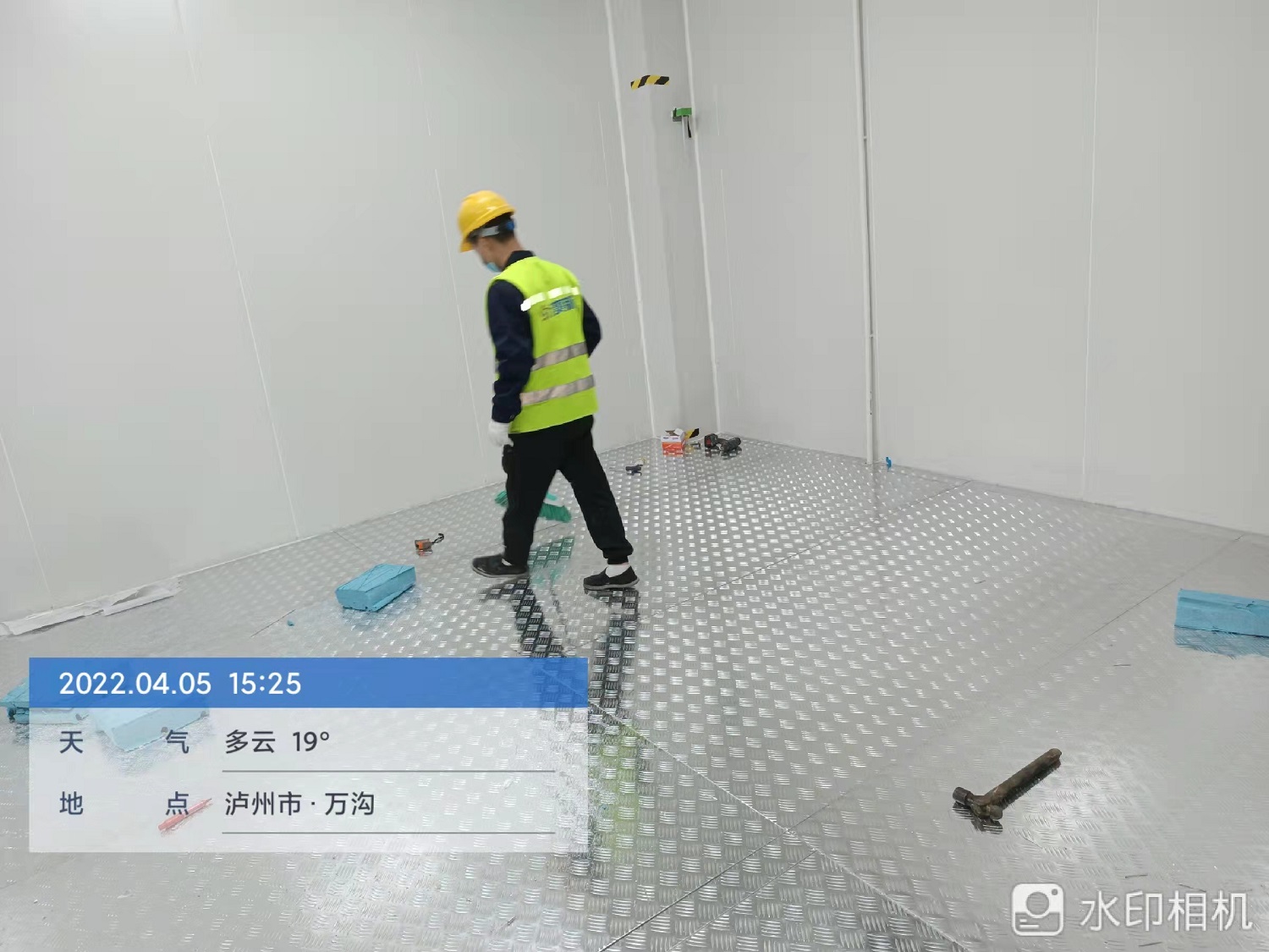 图为防滑不锈钢板安装完工实拍