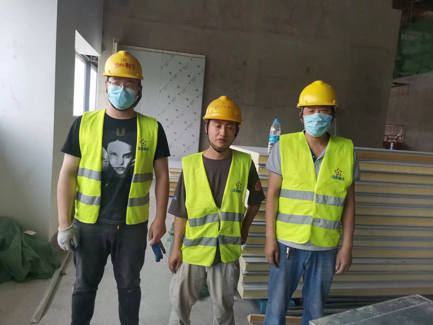 建造900立方米零下5度至5度的冷库安装费要多少钱？